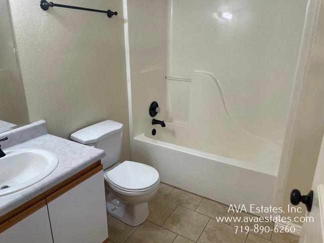 Building Photo - 689 E Laporte Dr