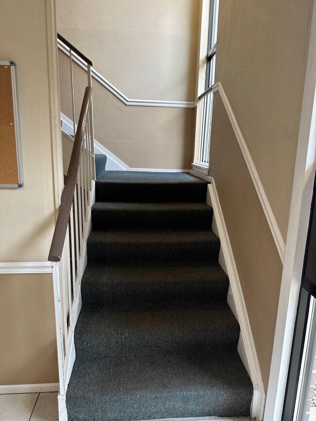 Building Photo - 2500 Bayside Dr