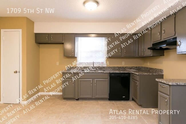 Building Photo - 1709 5th St NW