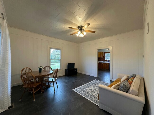 Building Photo - 302 Catawba Ave