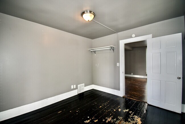 Building Photo - 1309 6th Ave S