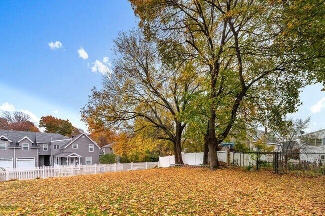 Building Photo - 7 Perham St