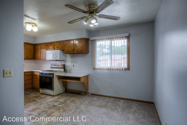 Building Photo - 2520-2528 S 60th St