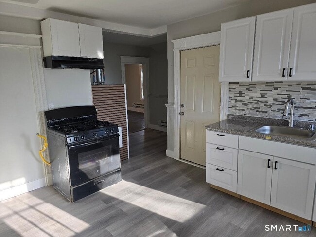 Building Photo - 268 Pine St