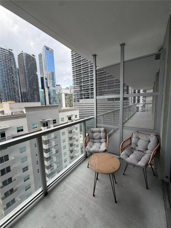 Building Photo - 1111 SW 1st Ave