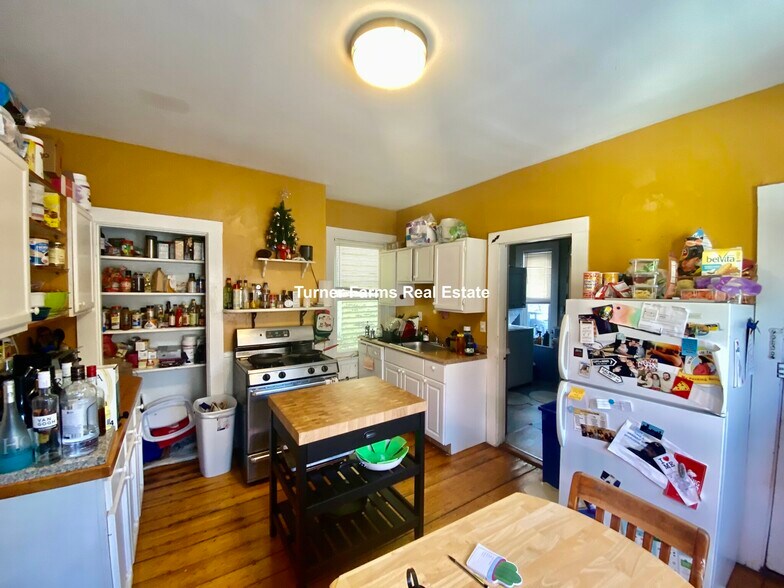 Building Photo - 44 Delle Ave