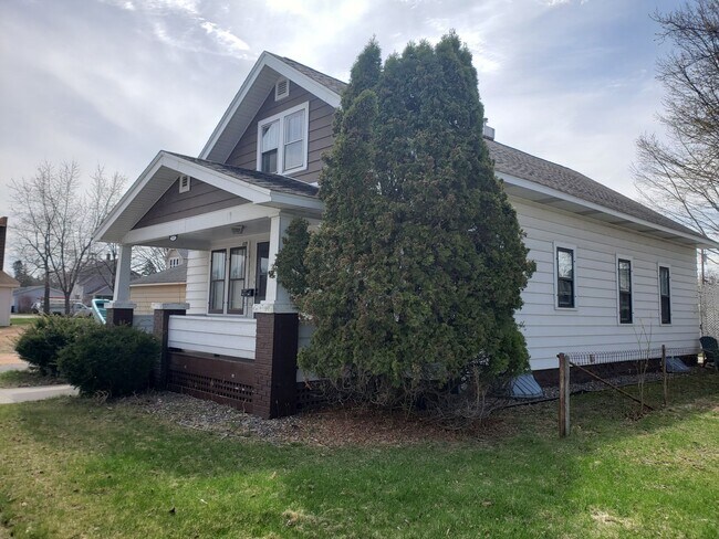 Building Photo - 3 bed 1.5 bath single family home in Wausau