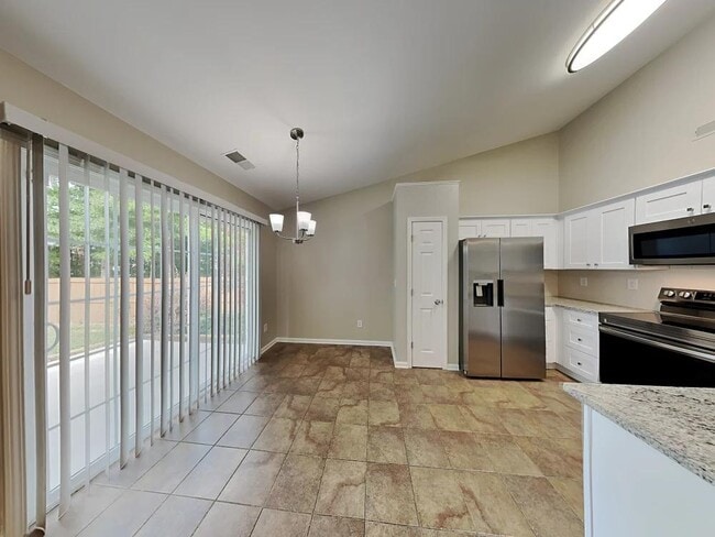 Building Photo - 2146 Clear Brook Dr