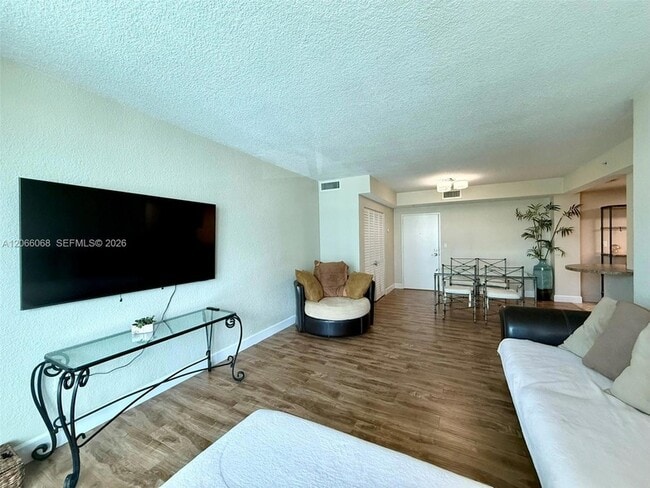 Building Photo - 7501 E Treasure Dr
