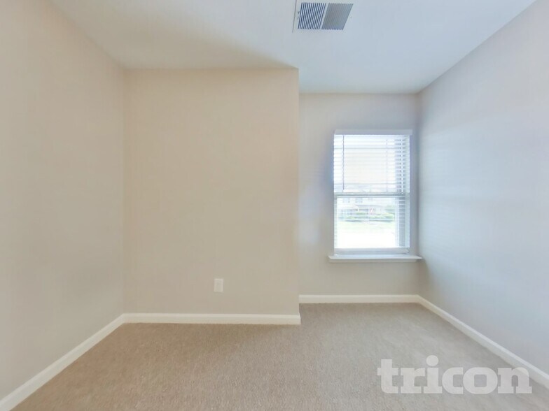 Building Photo - 177 Magnaview Dr