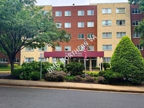 Building Photo - 200 N Maple Ave