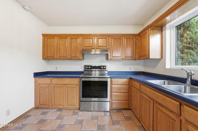 Building Photo - 3224 N Stanton St