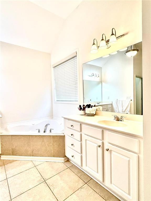 Building Photo - 612 Hanover Dr