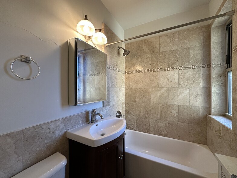 Building Photo - 1527 W Pratt Blvd