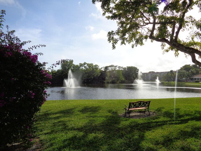 Building Photo - 950 Lavers Cir