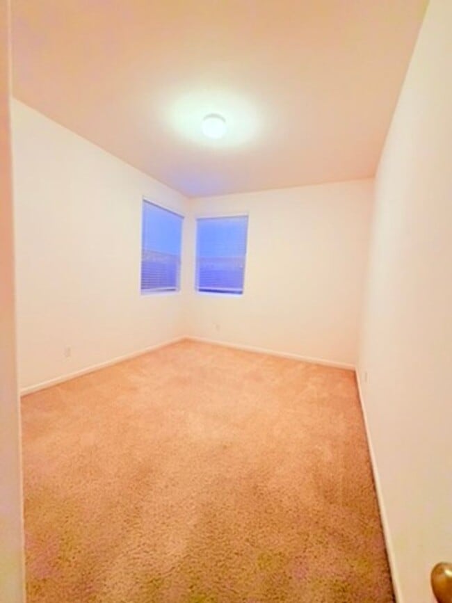 Building Photo - Bright & Spacious 4BD/3BA Home with Downstairs Bed/Bath in Elk Grove