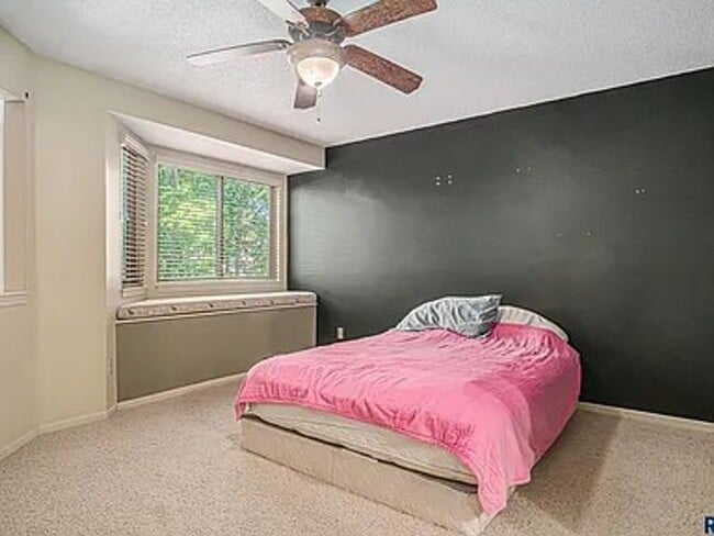 Building Photo - Charming 3-Bedroom Twin Home — 904?E?Jane?...