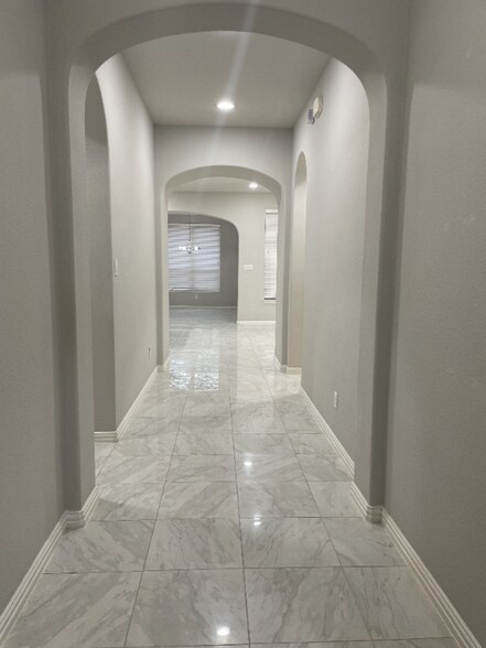 Building Photo - 6809 Helena Way