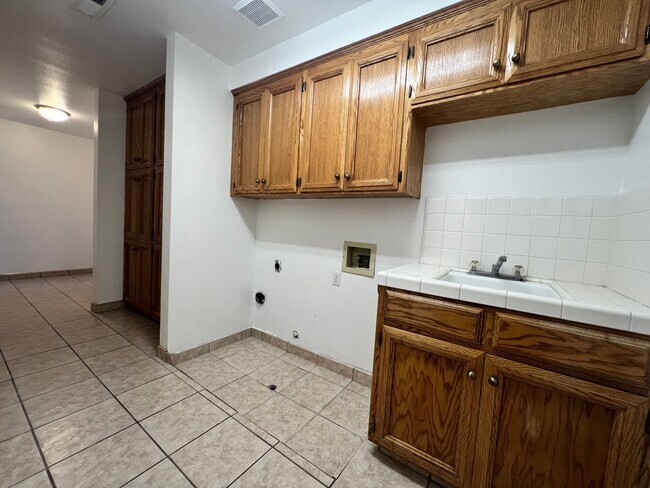 Building Photo - For Rent – Spacious 3 Bed / 2 Bath | 2,660 Sq Ft | West Madera