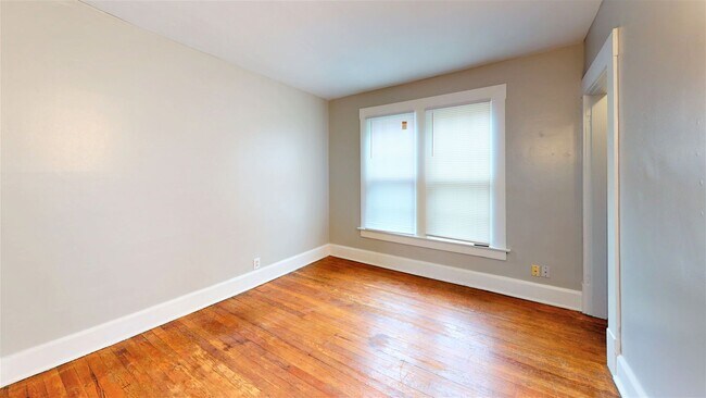 Building Photo - 280 E Oakland Ave