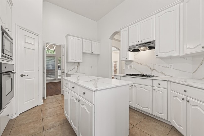 Building Photo - 1015 Longdraw Dr