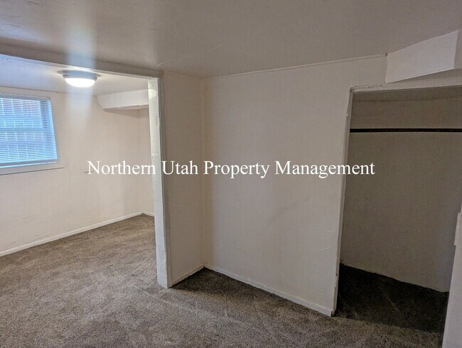 Building Photo - Lower Level Studio Unit