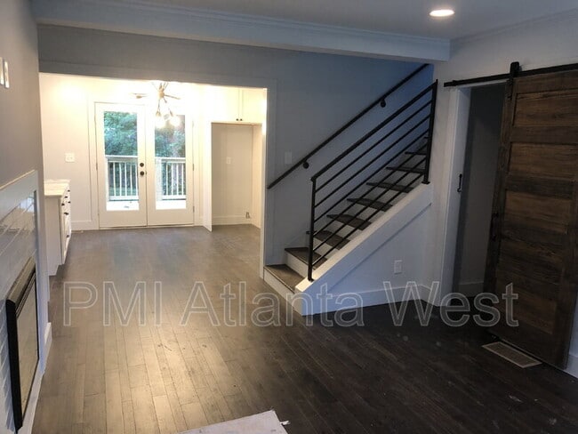 Building Photo - 874 Rochelle Dr SW