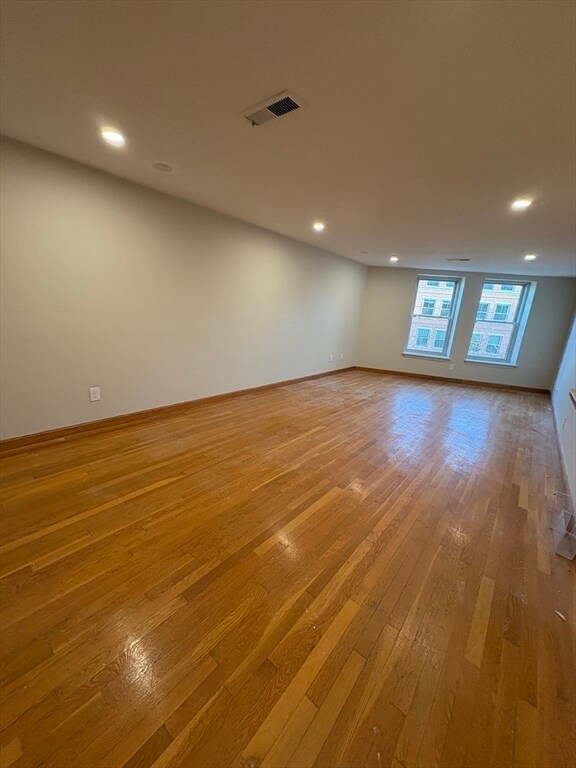 Building Photo - 386 Commercial St