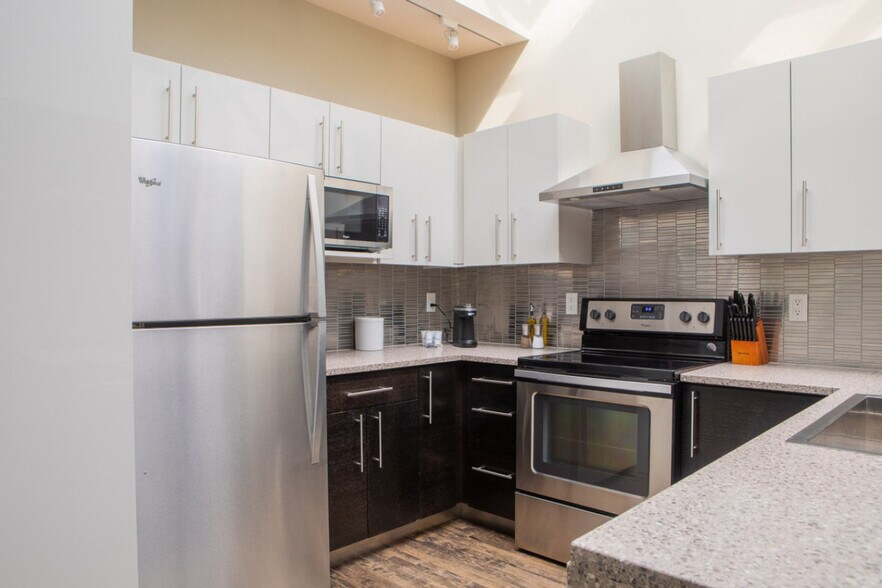 Building Photo - 225 E Michigan St