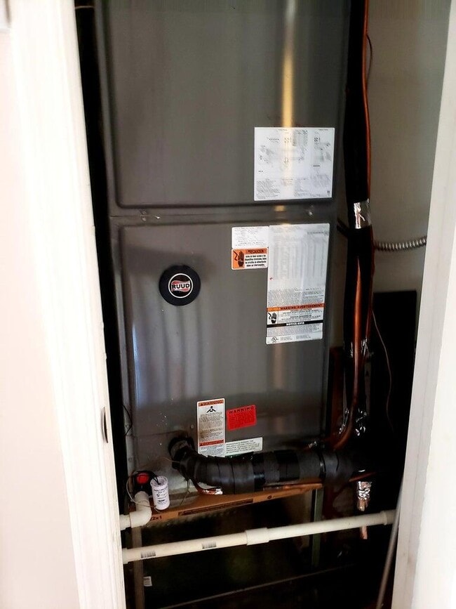 Building Photo - 13206 Glenmoor Dr