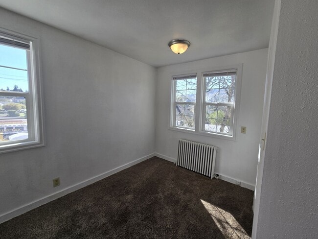 Building Photo - 447 NE Winchester St