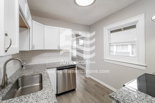 Building Photo - 5840 Park Ave