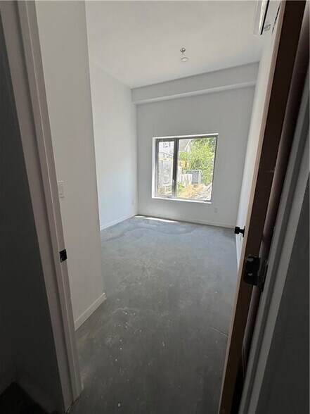 Building Photo - 536 Smith St