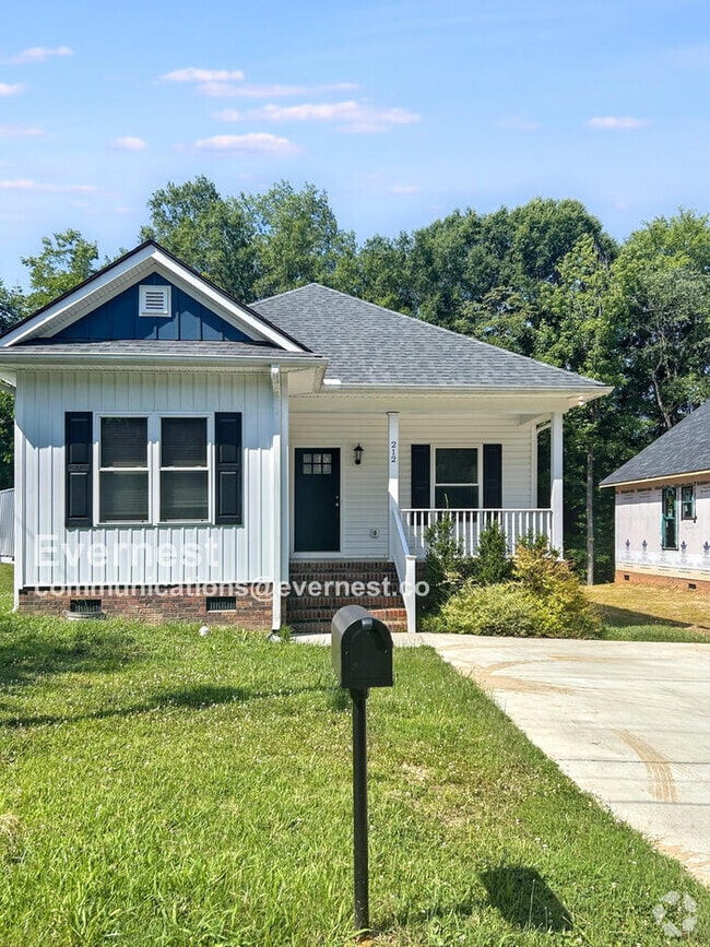 Building Photo - 212 Malvern Dr SW