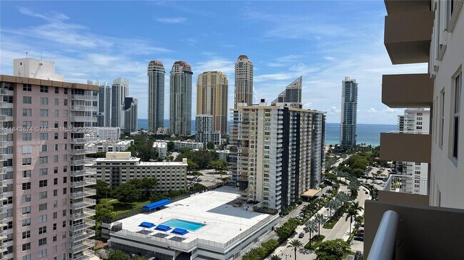 Building Photo - 250 174