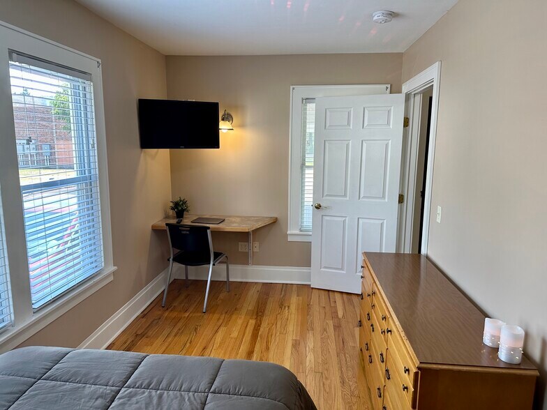 Building Photo - 4 Water St