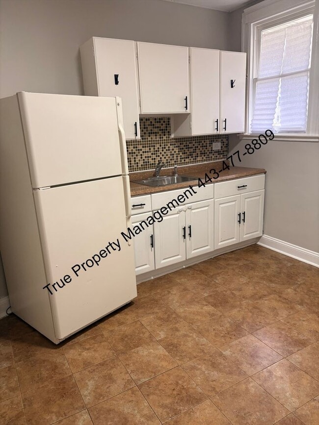 Building Photo - Spacious 3BR Home with Washer & Dryer, Backyard & Basement – $1,500/Month