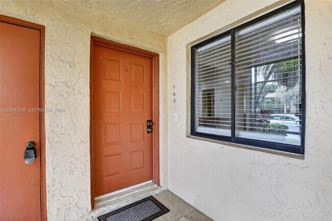 Building Photo - 359 Lakeview Dr