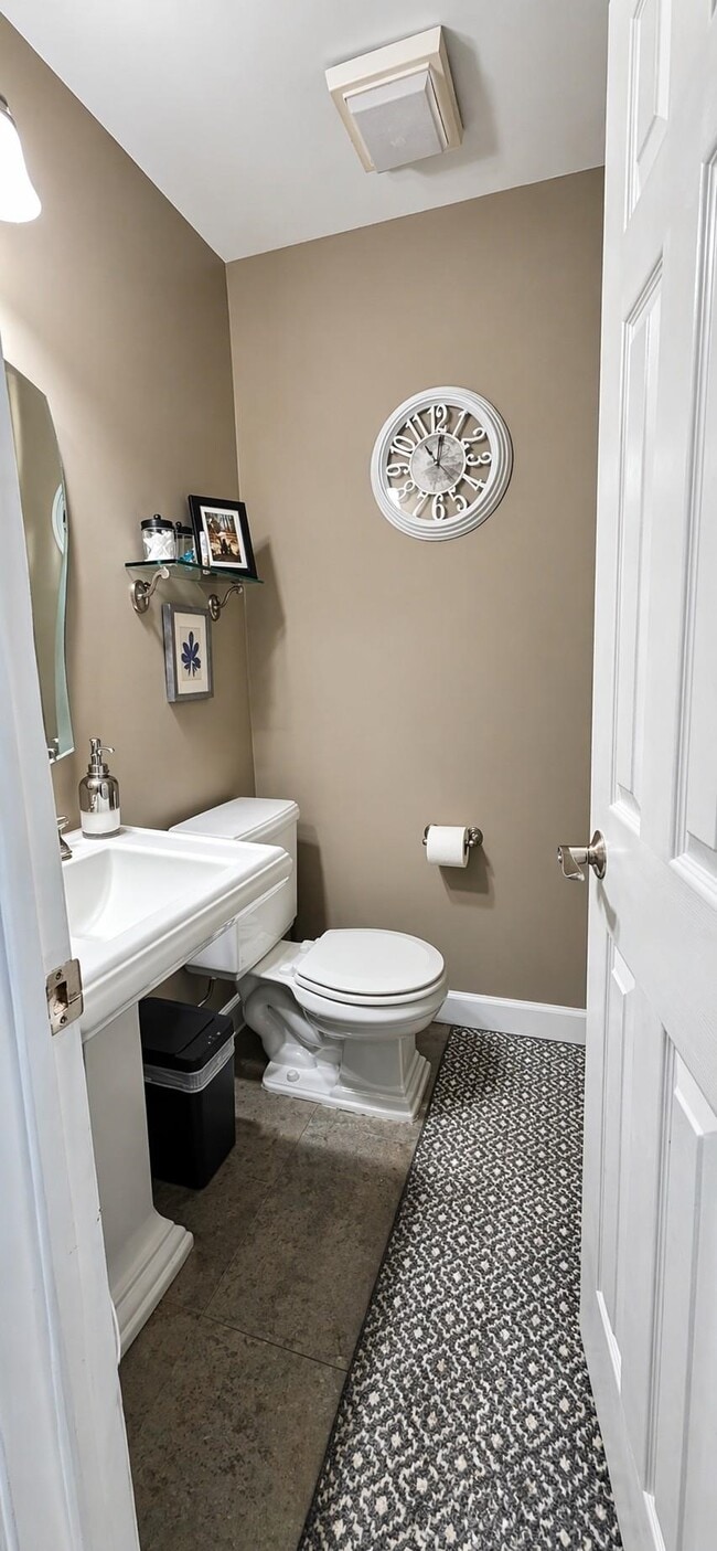 Building Photo - 804 Spinnaker Ct