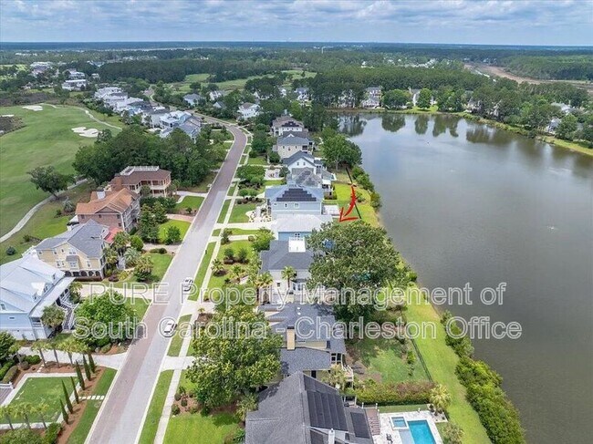 Building Photo - 1597 Rivertowne Country Club Dr