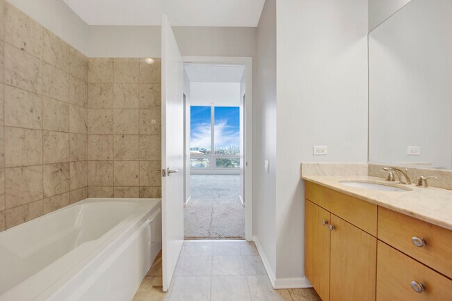 Building Photo - 500 W Superior-710