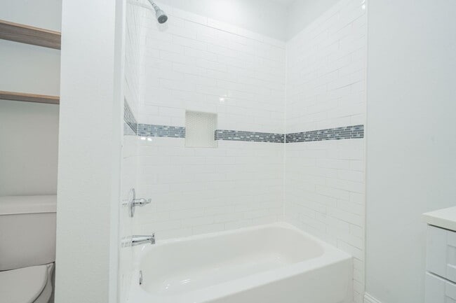 Building Photo - Beautifully Updated 3-Bed, 2-Bath Home Nea...