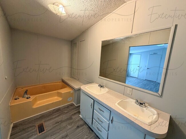 Building Photo - 625 N. Claiborne Street