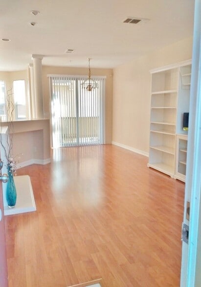 Building Photo - 317 W Summerfield Cir