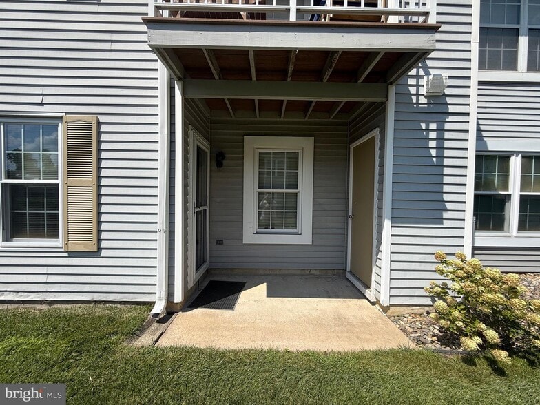 Building Photo - 1705A Heatherstone Ct