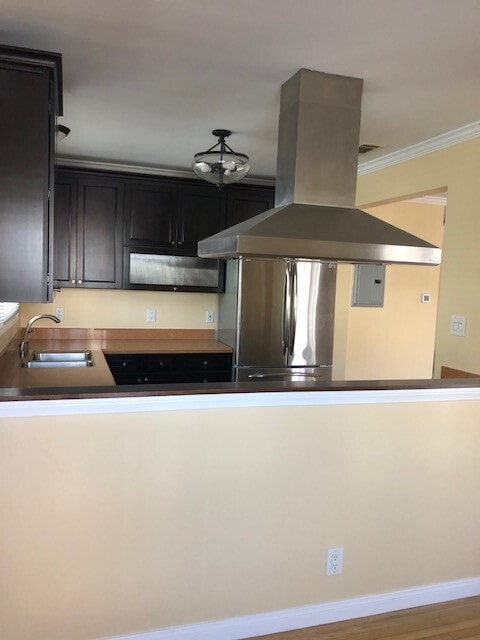 Building Photo - 1334 E 1st St