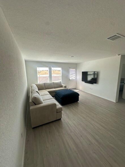 Building Photo - 1713 Knoll Rdg