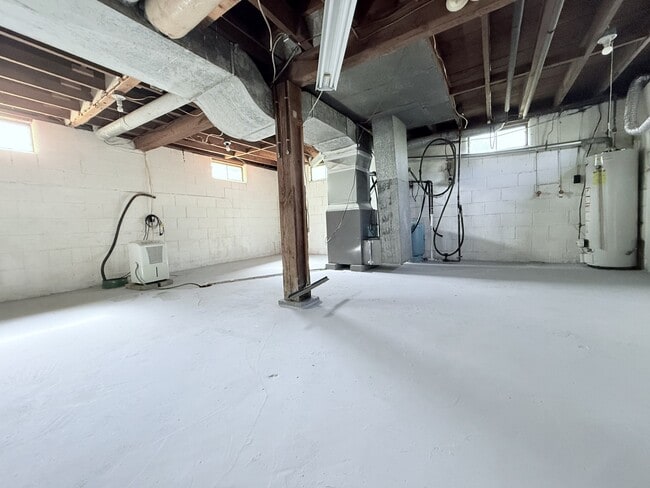 Building Photo - 383 Westover Rd