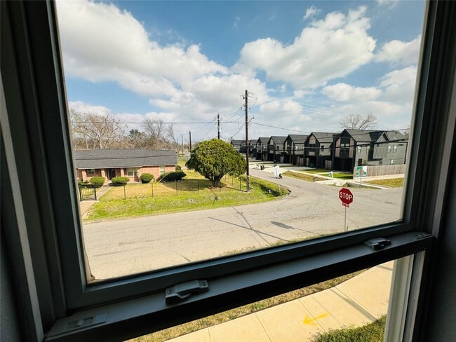 Building Photo - 7989 Sunbury St