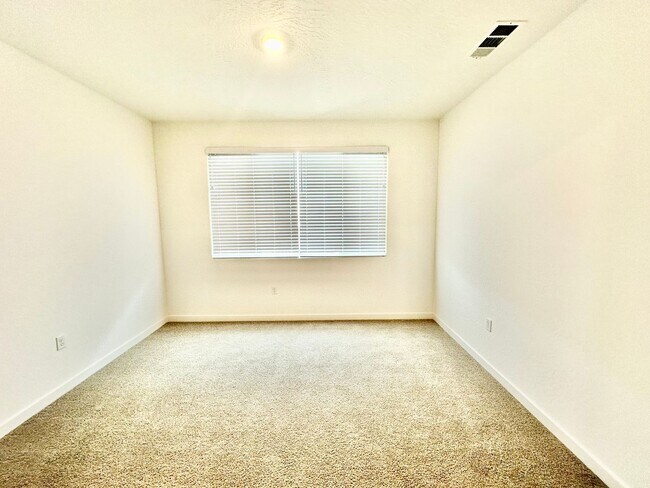 Building Photo - Newly-Built NextGen 5 bed 3.5 bath Lennar ...